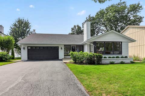 Photo of 282 Stonegate Road, Clarendon Hills, IL 60514 (MLS # 12723413)