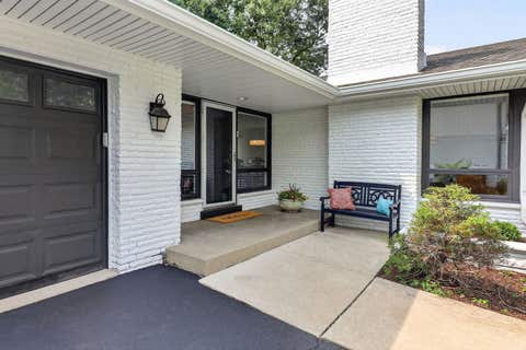 Tiny photo for 282 Stonegate Road, Clarendon Hills, IL 60514 (MLS # 12723413)
