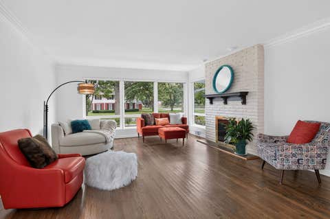 Tiny photo for 282 Stonegate Road, Clarendon Hills, IL 60514 (MLS # 12723413)