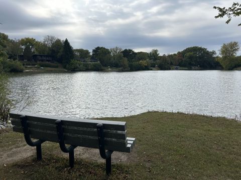 Tiny photo for 27763 W Lakeview Drive N, Lake Barrington, IL 60084 (MLS # 12491862)