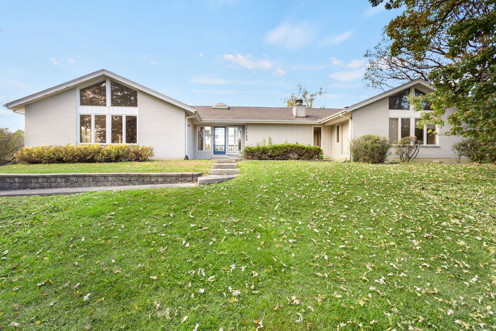 27763 W Lakeview Drive N