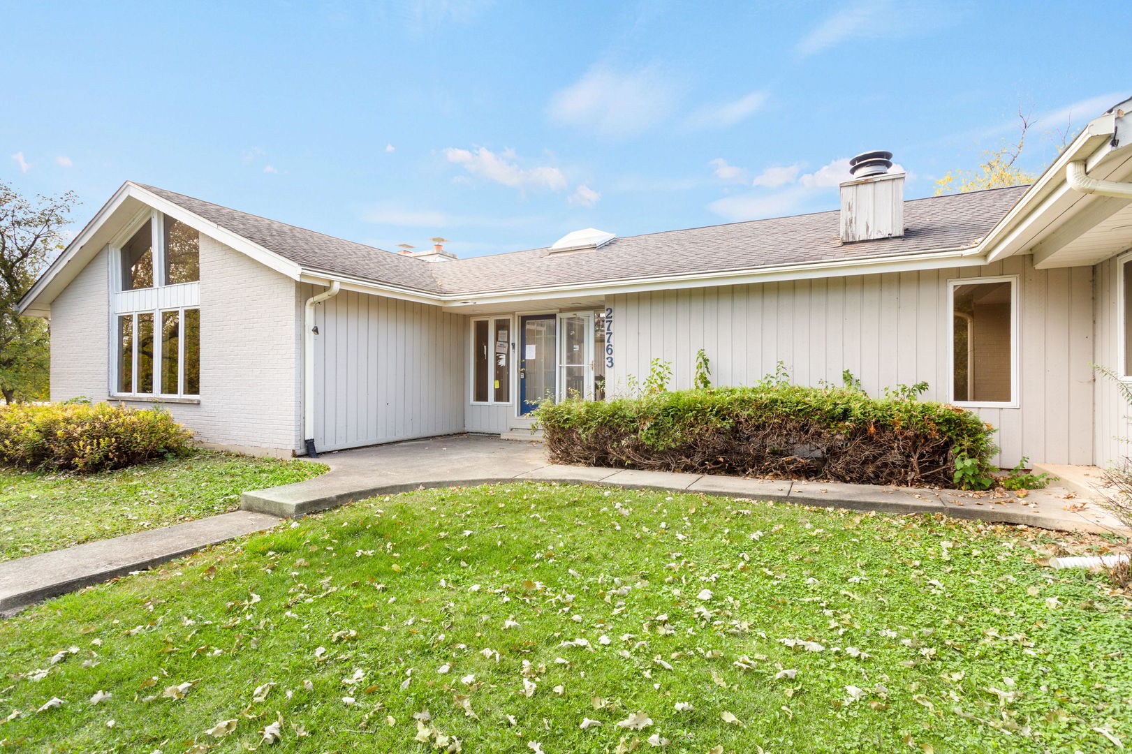 27763 W Lakeview Drive N