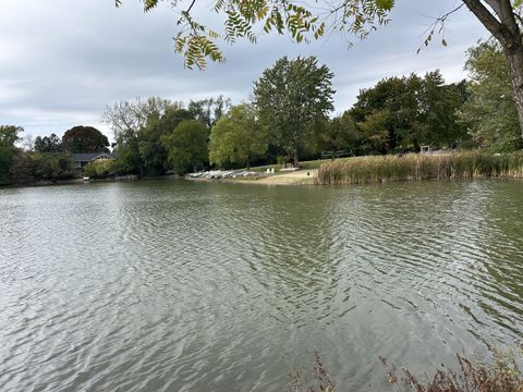 Tiny photo for 27763 W Lakeview Drive N, Lake Barrington, IL 60084 (MLS # 12491862)