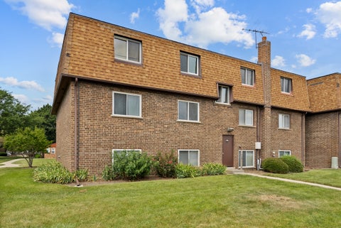 Tiny photo for 108 Boardwalk Street #2E, Elk Grove Village, IL 60007 (MLS # 12710539)