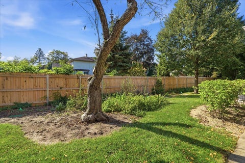 Tiny photo for 895 Garfield Avenue, Libertyville, IL 60048 (MLS # 12784034)