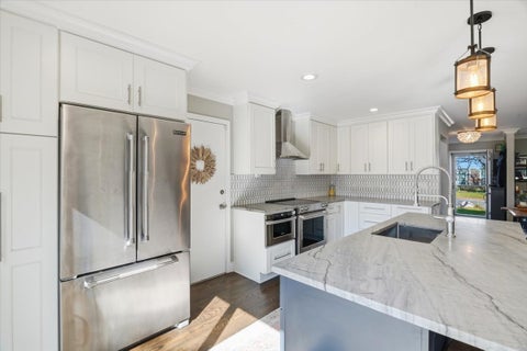 Tiny photo for 895 Garfield Avenue, Libertyville, IL 60048 (MLS # 12784034)