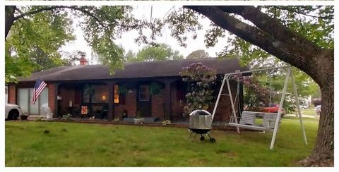 Tiny photo for 600 S Skyline, Carbondale, IL 62901 (MLS # EB302998)