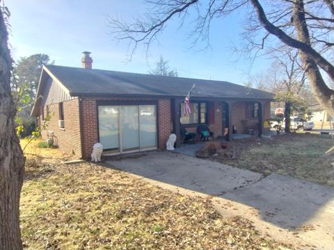 Photo of 600 S Skyline, Carbondale, IL 62901 (MLS # EB302998)