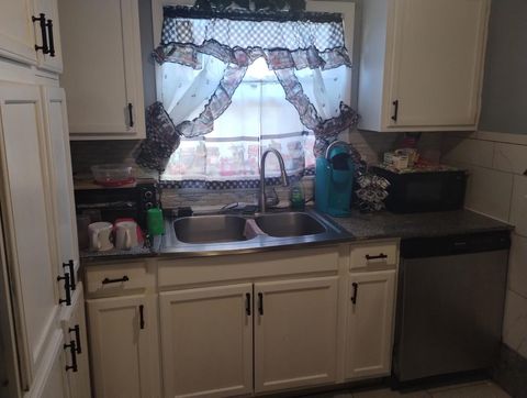 Tiny photo for 600 S Skyline, Carbondale, IL 62901 (MLS # EB302998)