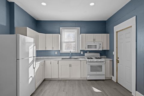 Tiny photo for 1527 W 6th St Street, Davenport, IA 52802 (MLS # 100000370)