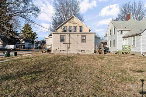 Tiny photo for 1527 W 6th St Street, Davenport, IA 52802 (MLS # 100000370)