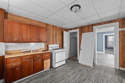 Tiny photo for 1527 W 6th St Street, Davenport, IA 52802 (MLS # 100000370)