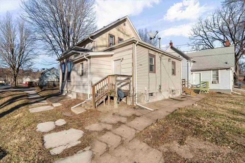 Tiny photo for 1527 W 6th St Street, Davenport, IA 52802 (MLS # 100000370)
