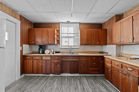 Tiny photo for 1527 W 6th St Street, Davenport, IA 52802 (MLS # 100000370)