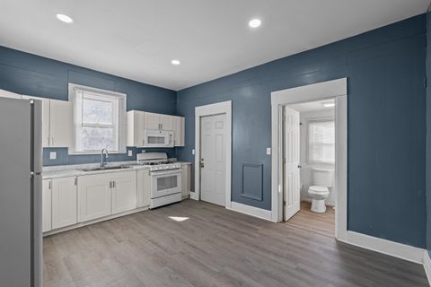 Tiny photo for 1527 W 6th St Street, Davenport, IA 52802 (MLS # 100000370)