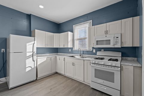 Tiny photo for 1527 W 6th St Street, Davenport, IA 52802 (MLS # 100000370)