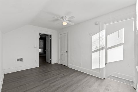 Tiny photo for 1527 W 6th St Street, Davenport, IA 52802 (MLS # 100000370)