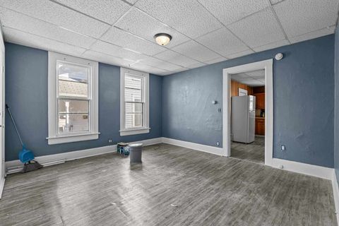 Tiny photo for 1527 W 6th St Street, Davenport, IA 52802 (MLS # 100000370)