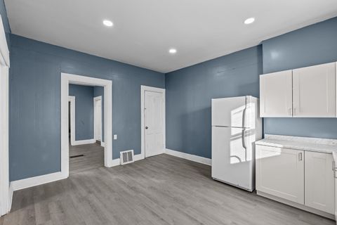 Tiny photo for 1527 W 6th St Street, Davenport, IA 52802 (MLS # 100000370)