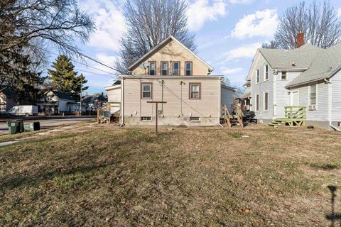 Tiny photo for 1527 W 6th St Street, Davenport, IA 52802 (MLS # 100000370)
