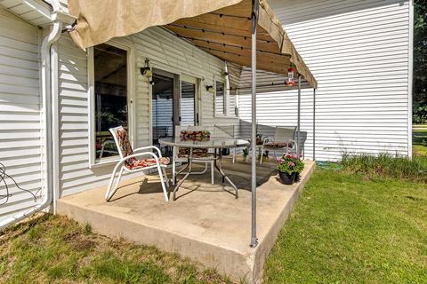 Tiny photo for 9690 N 2ND Street, Roscoe, IL 61073 (MLS # 12684774)