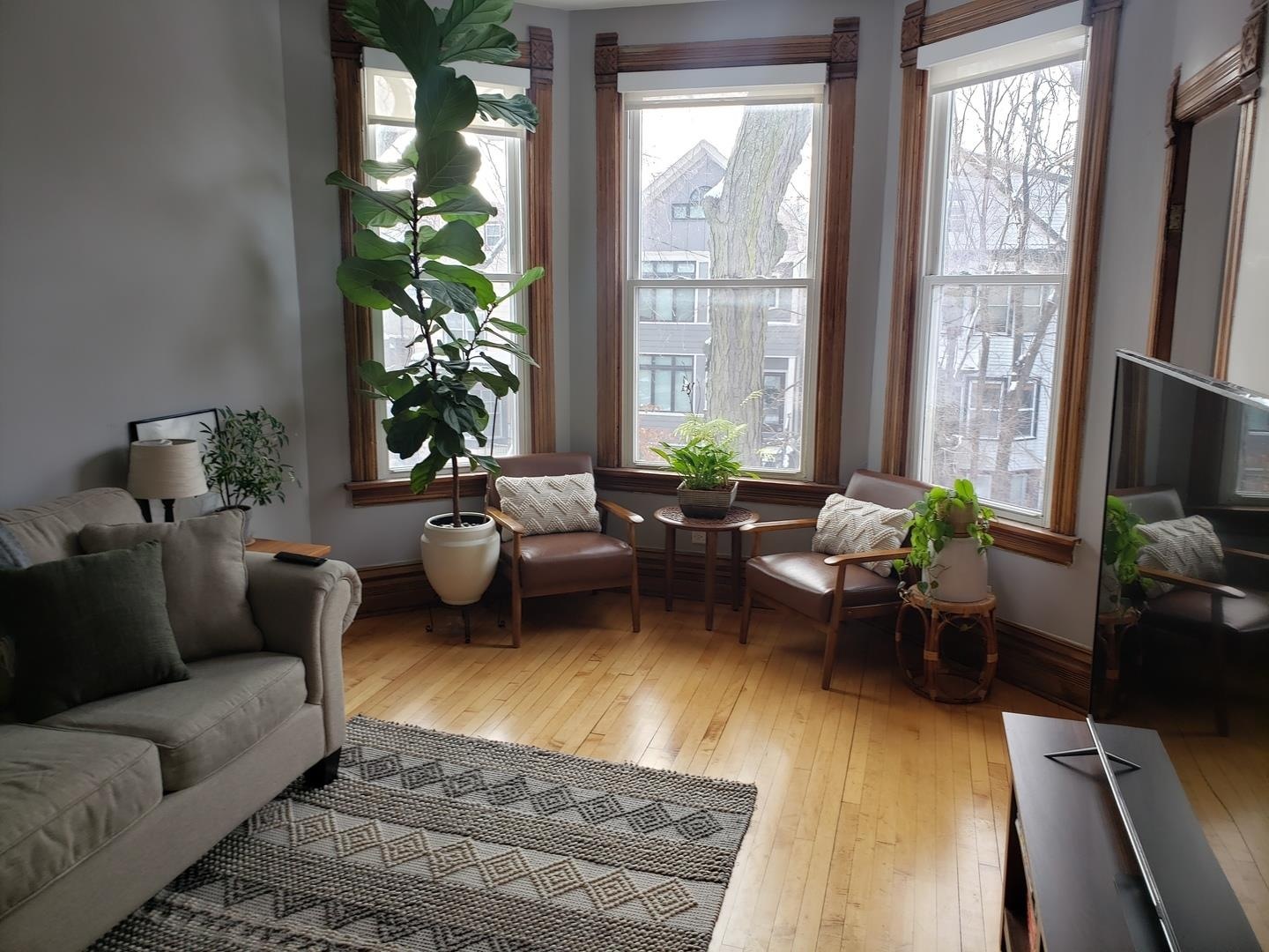 1236 W Oakdale Avenue 2F