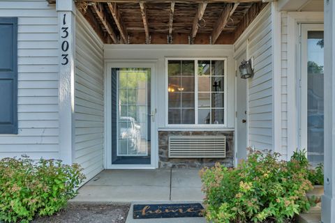 Tiny photo for 1303 Silverstone Drive #1303, Carpentersville, IL 60110 (MLS # 12518816)