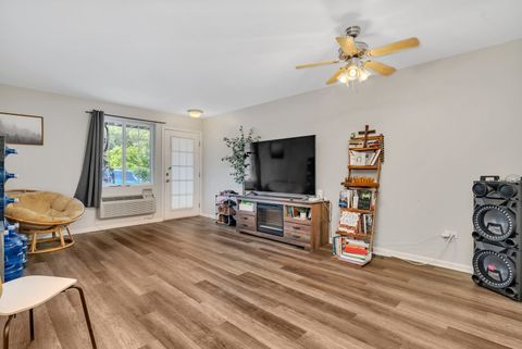 Tiny photo for 1303 Silverstone Drive #1303, Carpentersville, IL 60110 (MLS # 12518816)