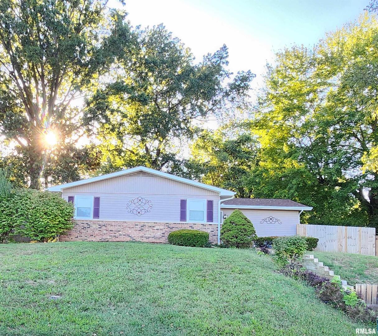 112 N Parrish Lane