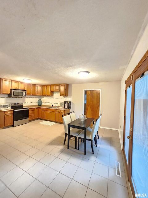 Tiny photo for 112 N Parrish Lane, Carbondale, IL 62901 (MLS # EB459912)