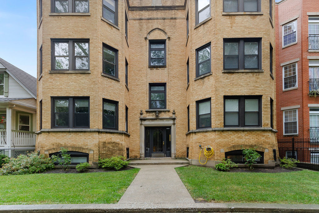 View Chicago, IL 60626 condo