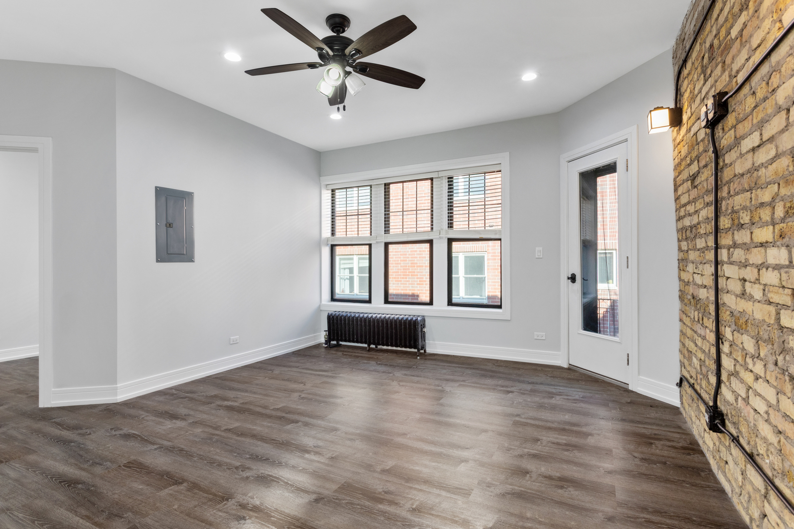 6109 N Winthrop Avenue 3