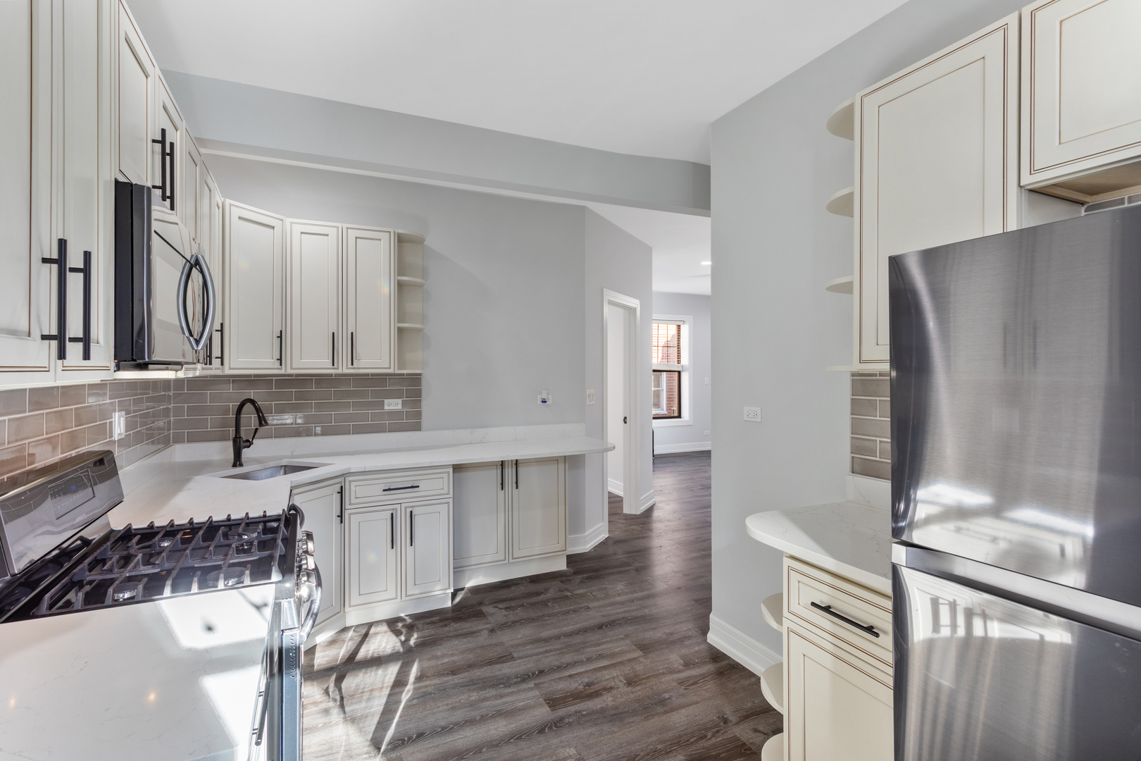 6109 N Winthrop Avenue 3