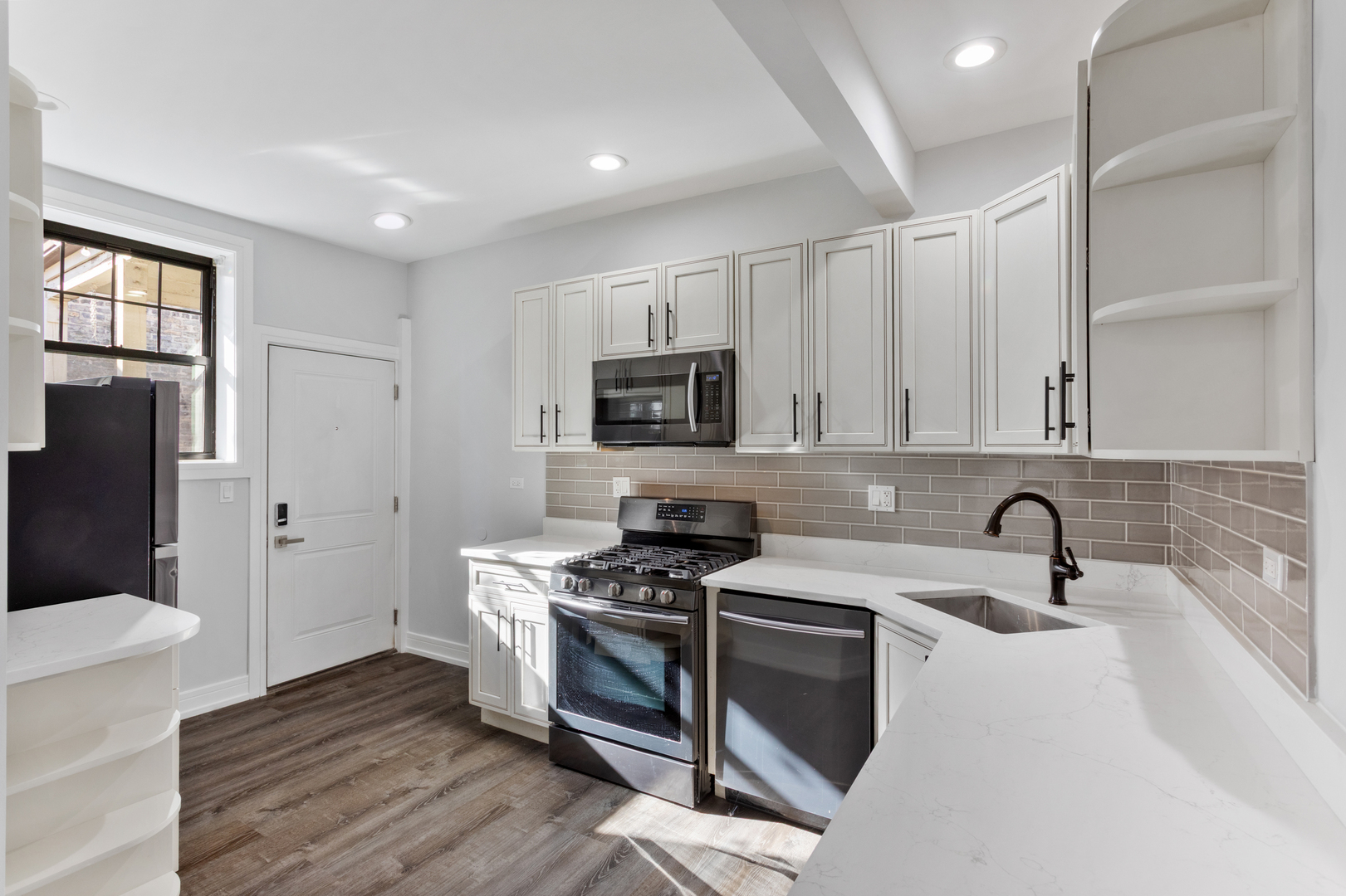 6109 N Winthrop Avenue 3