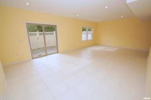 Tiny photo for 5529 Baraboo Court, Davenport, IA 52804 (MLS # QC4267691)