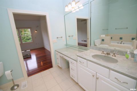 Tiny photo for 5529 Baraboo Court, Davenport, IA 52804 (MLS # QC4267691)