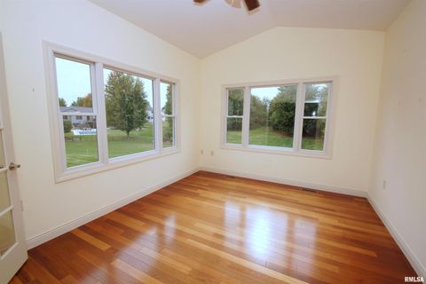 Tiny photo for 5529 Baraboo Court, Davenport, IA 52804 (MLS # QC4267691)