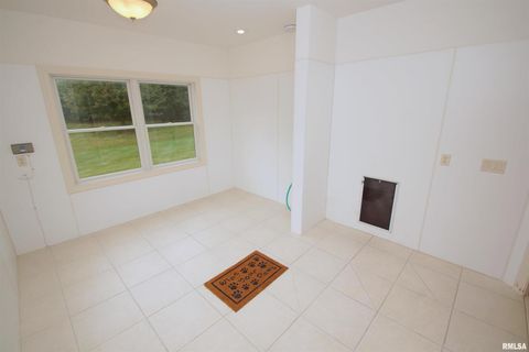 Tiny photo for 5529 Baraboo Court, Davenport, IA 52804 (MLS # QC4267691)