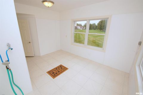 Tiny photo for 5529 Baraboo Court, Davenport, IA 52804 (MLS # QC4267691)