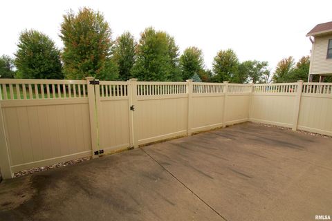 Tiny photo for 5529 Baraboo Court, Davenport, IA 52804 (MLS # QC4267691)