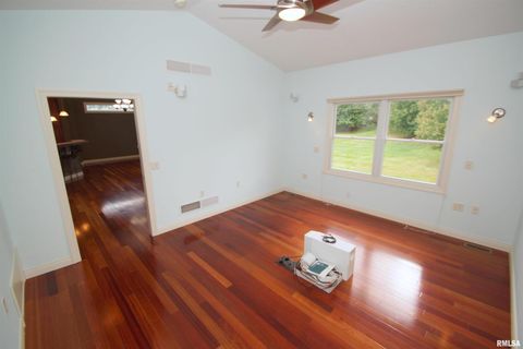 Tiny photo for 5529 Baraboo Court, Davenport, IA 52804 (MLS # QC4267691)