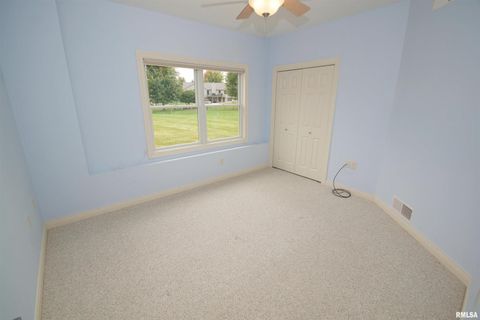 Tiny photo for 5529 Baraboo Court, Davenport, IA 52804 (MLS # QC4267691)