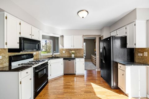 Tiny photo for 5 Longview Court, South Elgin, IL 60177 (MLS # 12609302)