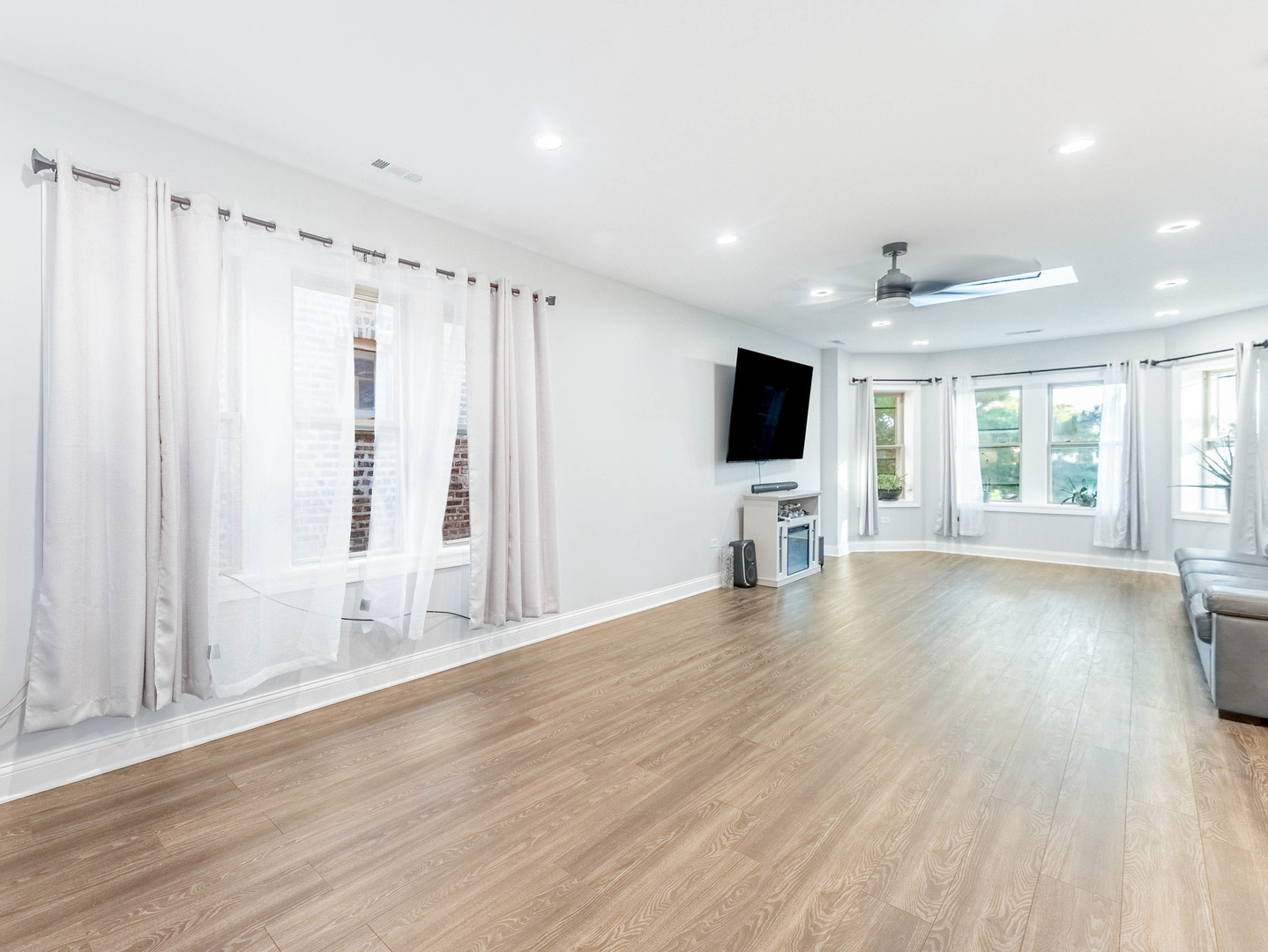 5330 W Drummond Place