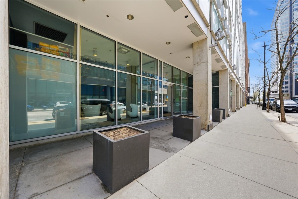 611 S Wells Street 1110