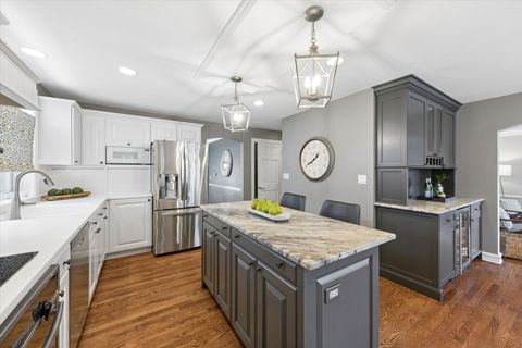 Tiny photo for 349 E Ridge Avenue, Elmhurst, IL 60126 (MLS # 12632808)