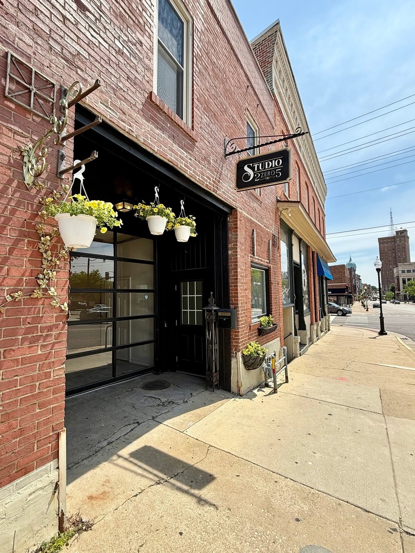 205 W Galena Boulevard