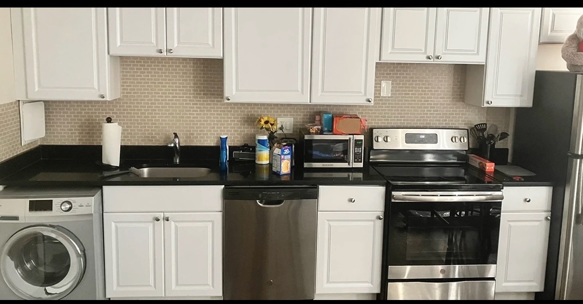 3345 N Marshfield Avenue 201