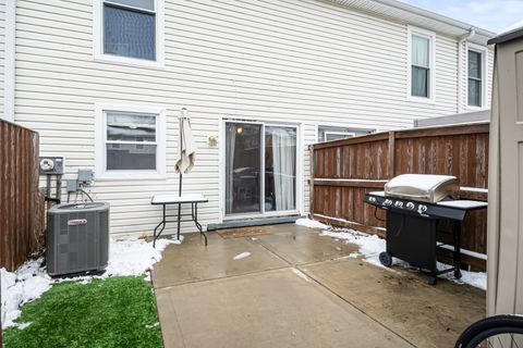 Tiny photo for 1938 Huntington Boulevard, Hoffman Estates, IL 60169 (MLS # 12546618)