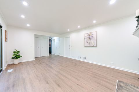 Tiny photo for 887 Saybrook Lane, Buffalo Grove, IL 60089 (MLS # 12503433)